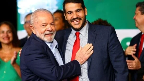 Predisente Lula com o seu indicado Jorge Messias ao STF