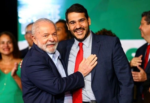 Predisente Lula com o seu indicado Jorge Messias ao STF