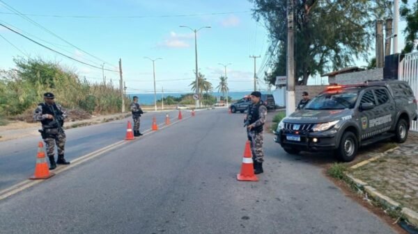 A Operação Mãe Luíza Segura apreendeu drogas, armas e veículos roubados, com 12 prisões entre 7 e 23 de novembro, reforçando a segurança no bairro.