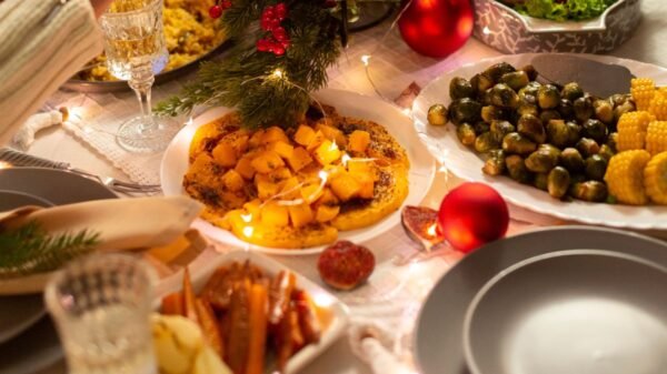 Cesta de Natal deve ficar 4,53% mais cara em 2025, segundo a Fipe. Peru, azeitona e bombons lideram altas; azeite tem queda de 23%.