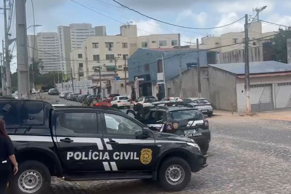 A Operação Narke 5 prendeu três condenados por tráfico de drogas em Natal. Ação da Polícia Civil ocorreu nos bairros Mãe Luíza e Potengi.