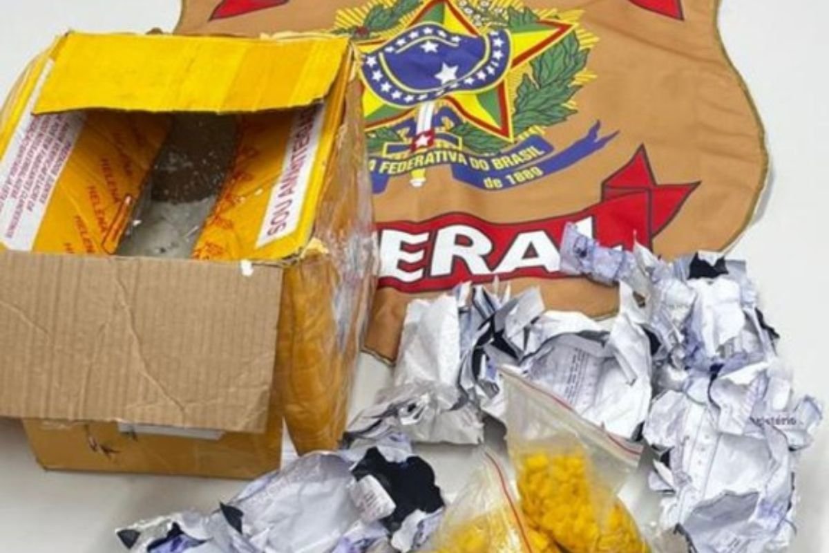 Polícia Federal apreende mil comprimidos de droga sintética enviados do Rio de Janeiro para Natal. Material estava escondido em encomenda dos Correios.