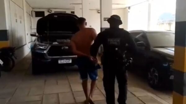 Policial militar é preso por tráfico de drogas em Extremoz. Ação da DENARC cumpre mandado e reforça o combate ao crime organizado no RN.