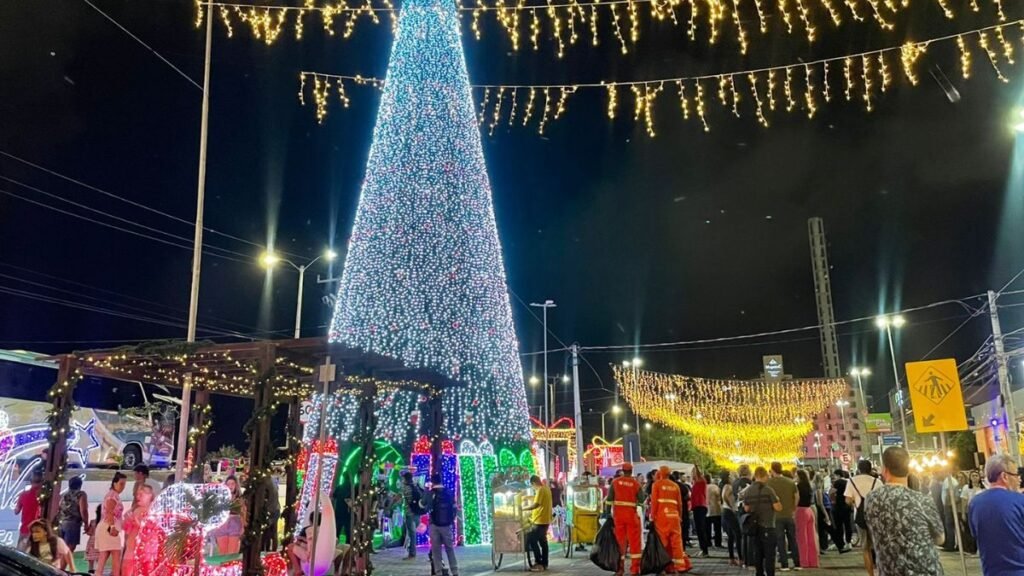 Comércio de Natal divulga horário especial de fim de ano. Lojas de rua e shoppings terão funcionamento ampliado para atender ao aumento da demanda.