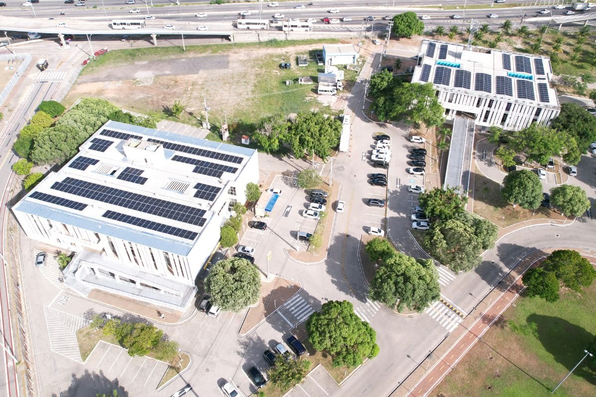 Governo do RN lança Programa de Eficiência Energética para reduzir em até 40% o consumo de energia e ampliar o uso de fontes renováveis no setor público.