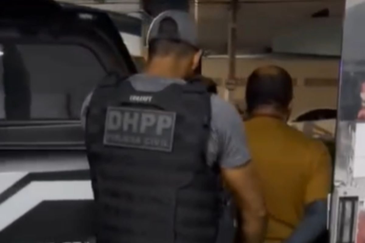 Suspeito de envolvimento na morte de Paula Nayara se apresenta à Polícia Civil em Natal; ele tinha mandado de prisão preventiva por crime em Ceará-Mirim.