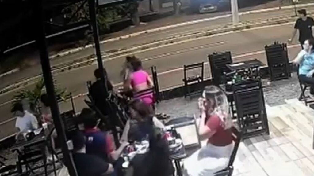 O jovem atropelado no acidente na Avenida Ayrton Senna está em estado grave e precisa de doação de sangue urgente. Família pede ajuda da população.