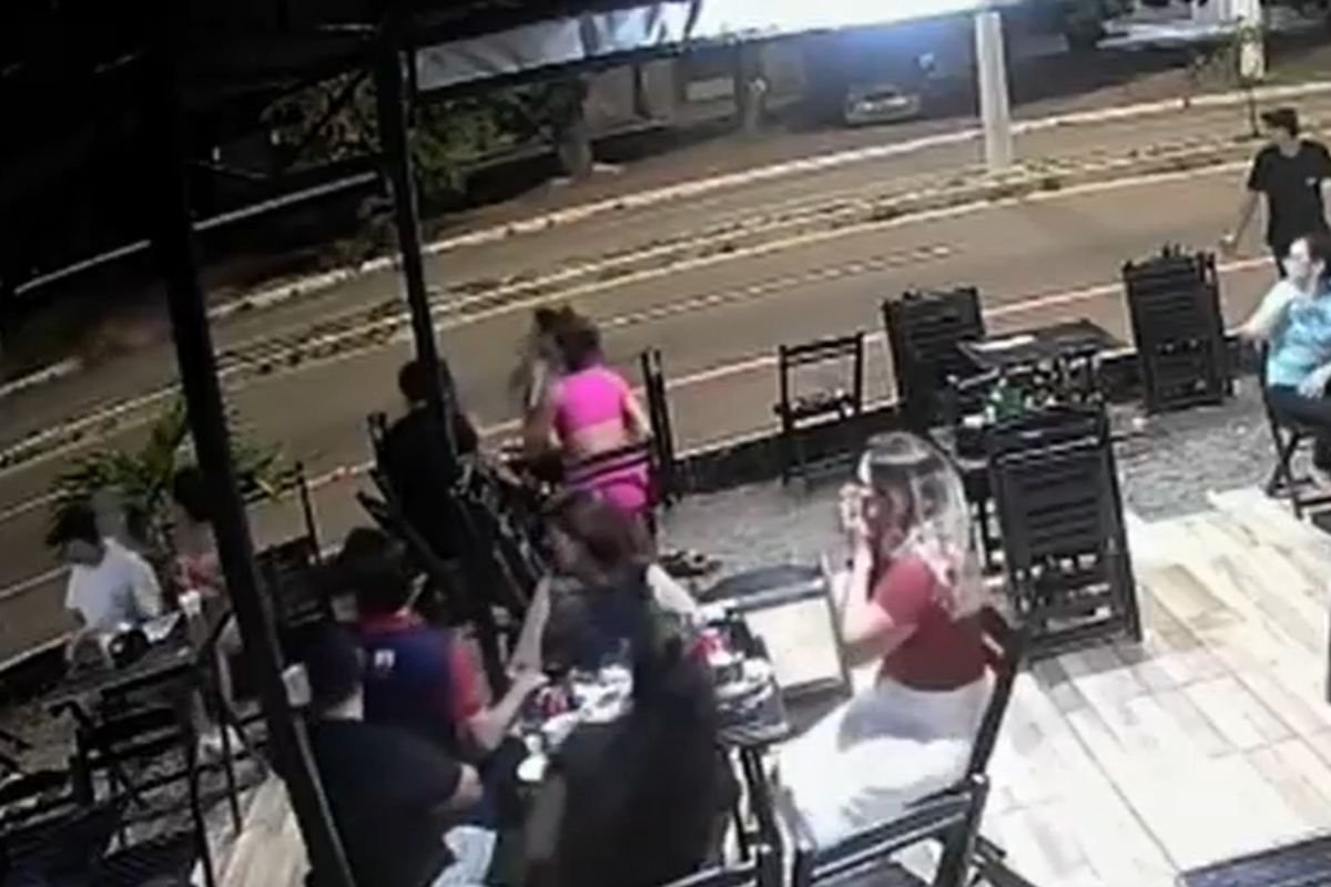 O jovem atropelado no acidente na Avenida Ayrton Senna está em estado grave e precisa de doação de sangue urgente. Família pede ajuda da população.