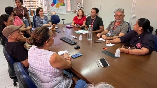 Sesap reforça diálogo com servidores da saúde em greve e afirma que mantém negociações contínuas desde a criação da Mesa SUS, em 2019.