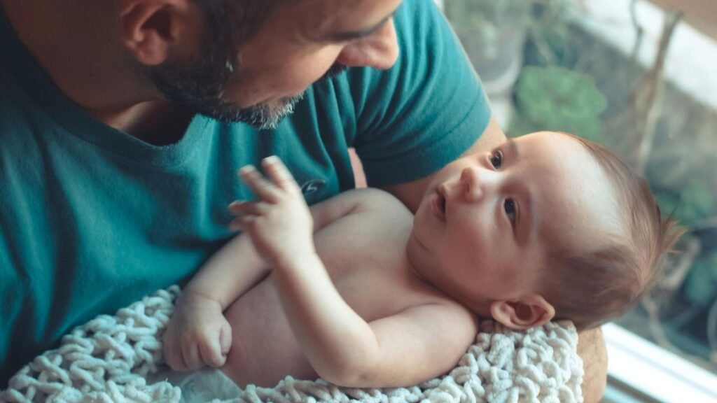 Licença-paternidade será ampliada para 20 dias no Brasil. Nova lei cria salário-paternidade e amplia benefício para mais trabalhadores.