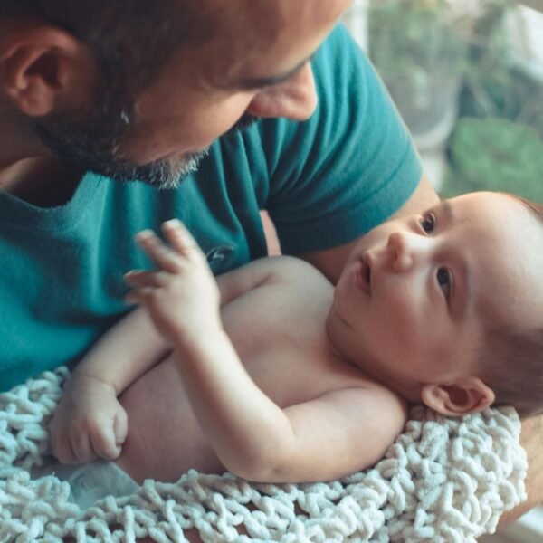 Licença-paternidade será ampliada para 20 dias no Brasil. Nova lei cria salário-paternidade e amplia benefício para mais trabalhadores.