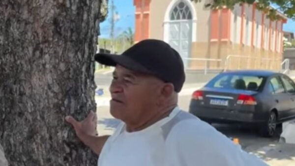 Após naufrágio no litoral potiguar, pescador de 75 anos sobrevive nadando por duas horas até a praia de Ponta Negra, em Natal.