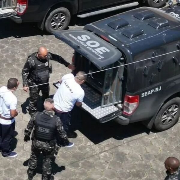 Polícia Penal Federal transfere sete presos do Rio para penitenciárias federais. Estado agora tem 66 custodiados de alta periculosidade.