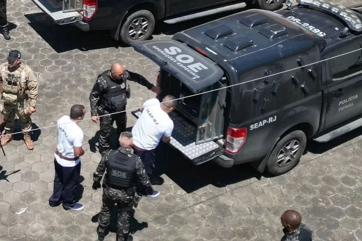 Polícia Penal Federal transfere sete presos do Rio para penitenciárias federais. Estado agora tem 66 custodiados de alta periculosidade.