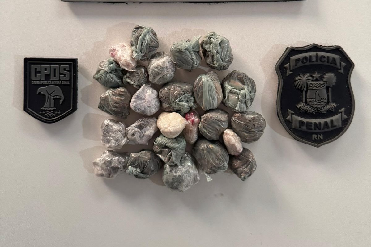 Policiais penais flagraram uma visitante tentando entrar com drogas na Cadeia Pública Dinorá Simas, em Ceará-Mirim, nesta terça-feira (11).