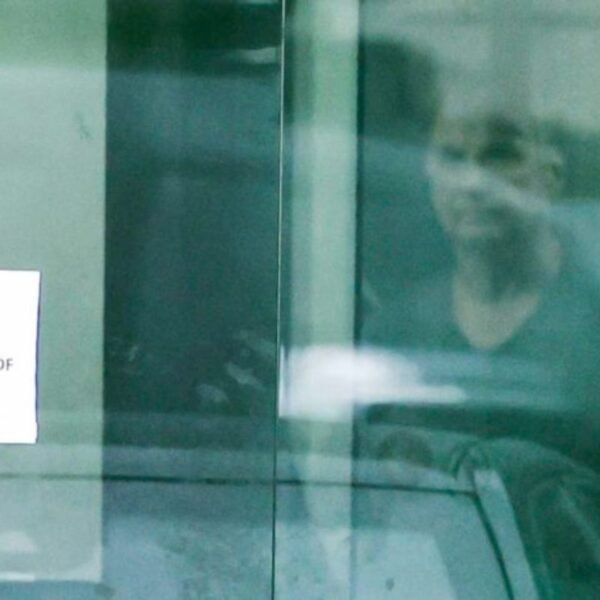 A defesa de Bolsonaro pediu ao STF sua transferência para o DF Star para cirurgias urgentes e renovou o pedido de prisão domiciliar.