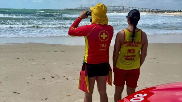 Corpo de Bombeiros do RN inicia Operação Verão 2026 com reforço de efetivo, viaturas e postos de guarda-vidas em praias do estado.