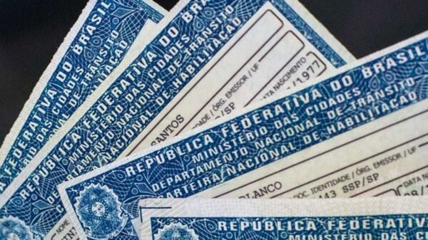 Renovação automática da CNH entra em vigor para motoristas sem multas em 12 meses. MP dispensa exames do Detran e define exceções.