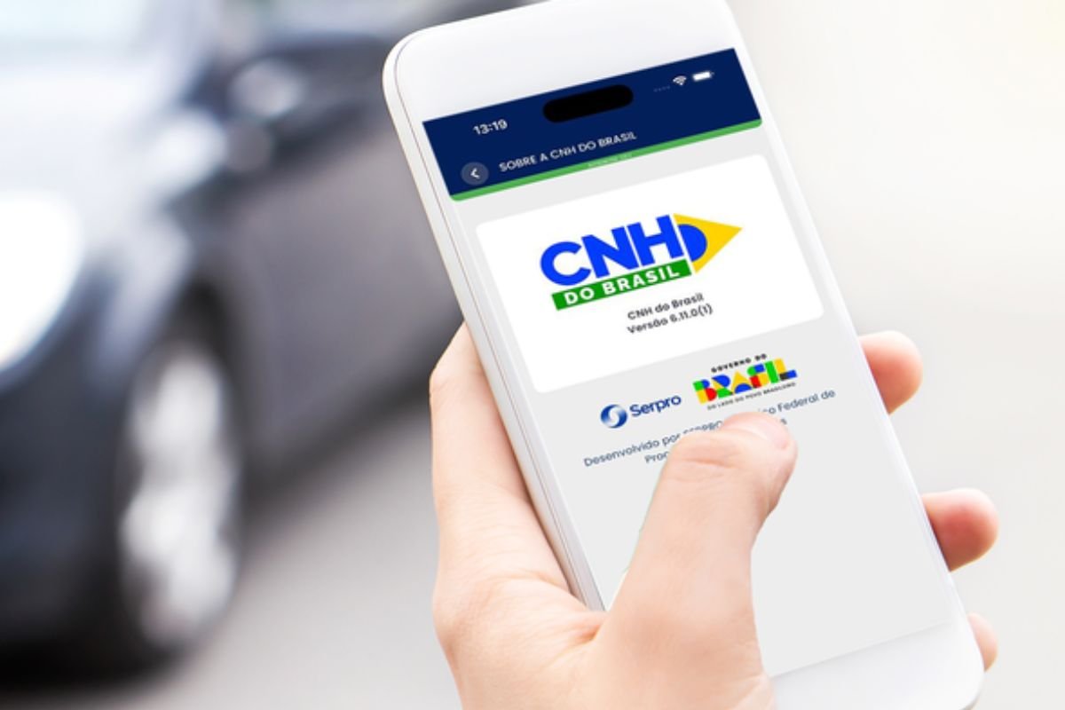 CNH do Brasil moderniza o processo de habilitação, reduz custos, oferece curso gratuito e permite iniciar a CNH direto pelo celular. Veja o que muda.
