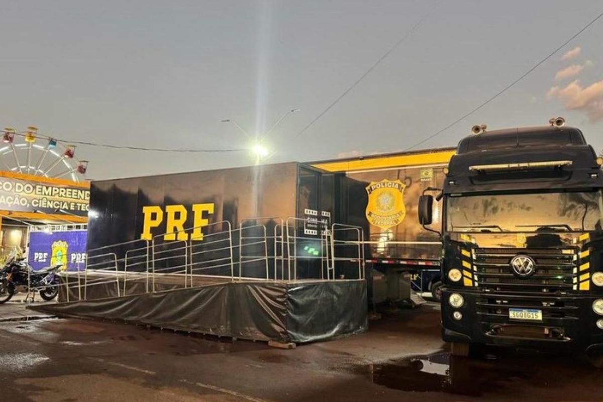 A Polícia Rodoviária Federal traz para Natal, entre os dias 5 e 7 de dezembro: a Carreta Cinema, no estacionamento do Carrefour.