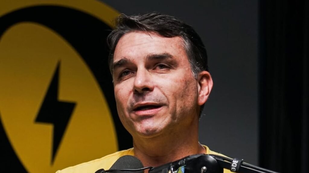 O senador Flávio Bolsonaro (PL-RJ), filho de Jair Bolsonaro (PL), será candidato escolhido pelo pai para concorrer à Presidência da República