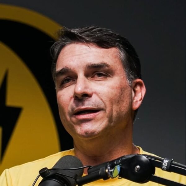 O senador Flávio Bolsonaro (PL-RJ), filho de Jair Bolsonaro (PL), será candidato escolhido pelo pai para concorrer à Presidência da República