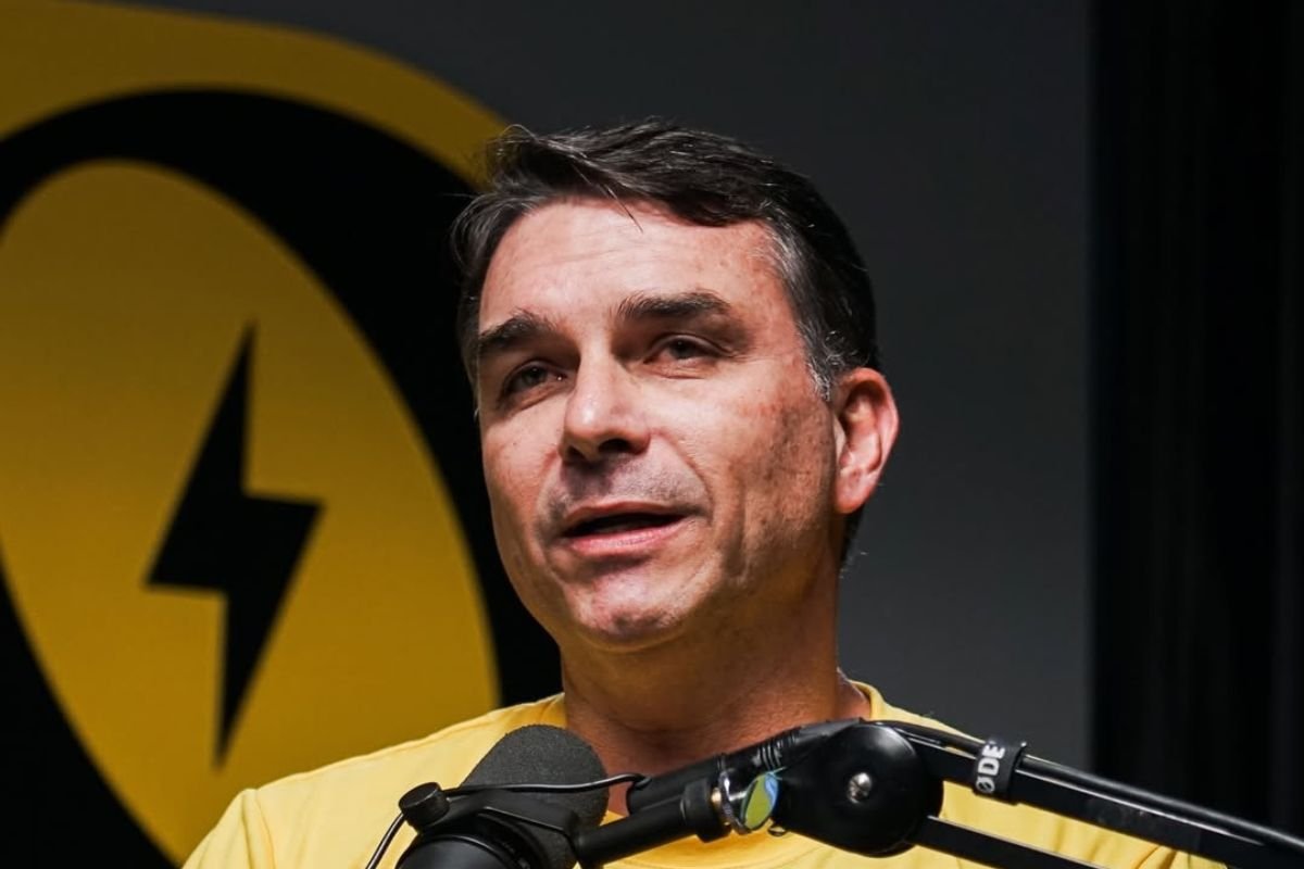 O senador Flávio Bolsonaro (PL-RJ), filho de Jair Bolsonaro (PL), será candidato escolhido pelo pai para concorrer à Presidência da República