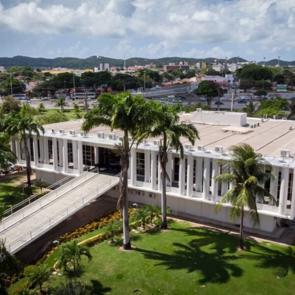 Governadora do RN veta projeto que alterava regras de repasse do ICMS, IPVA e Fundeb aos municípios por risco fiscal e insegurança jurídica.