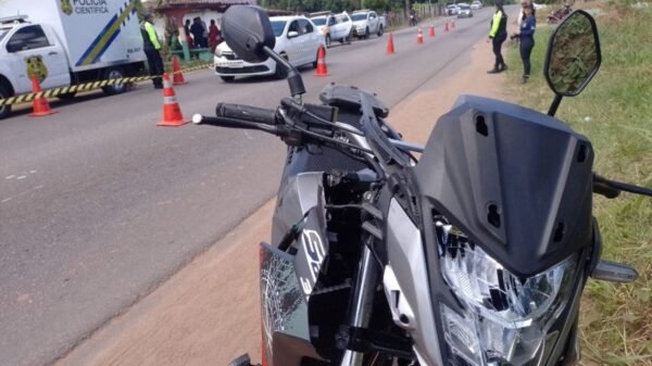 Idoso de 70 anos morre após ser atropelado por motocicleta na RN-160, em São Gonçalo do Amarante; vítima morreu no local do acidente.