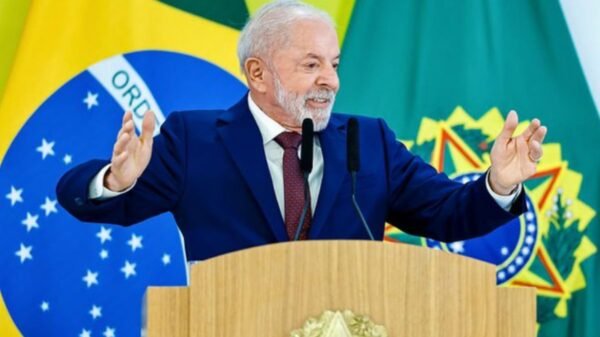 Lula afirma que vai vetar o PL da Dosimetria, que reduz penas de condenados pelos atos golpistas de 8 de janeiro, e diz que crimes contra a democracia devem ser punidos.