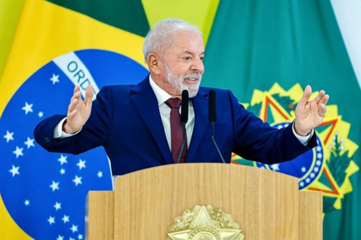 Lula afirma que vai vetar o PL da Dosimetria, que reduz penas de condenados pelos atos golpistas de 8 de janeiro, e diz que crimes contra a democracia devem ser punidos.