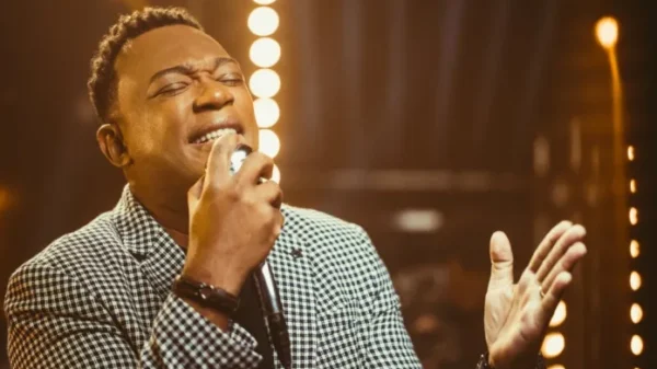 Cantor Gospel Marquinhos Gomes se apresenta hoje na engorda de Ponta Negra