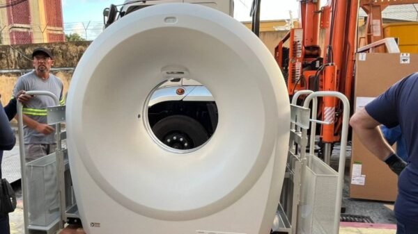 Hospital Walfredo Gurgel recebe novo tomógrafo alugado pelo Governo do RN para reforçar o centro de imagens e garantir continuidade dos exames.