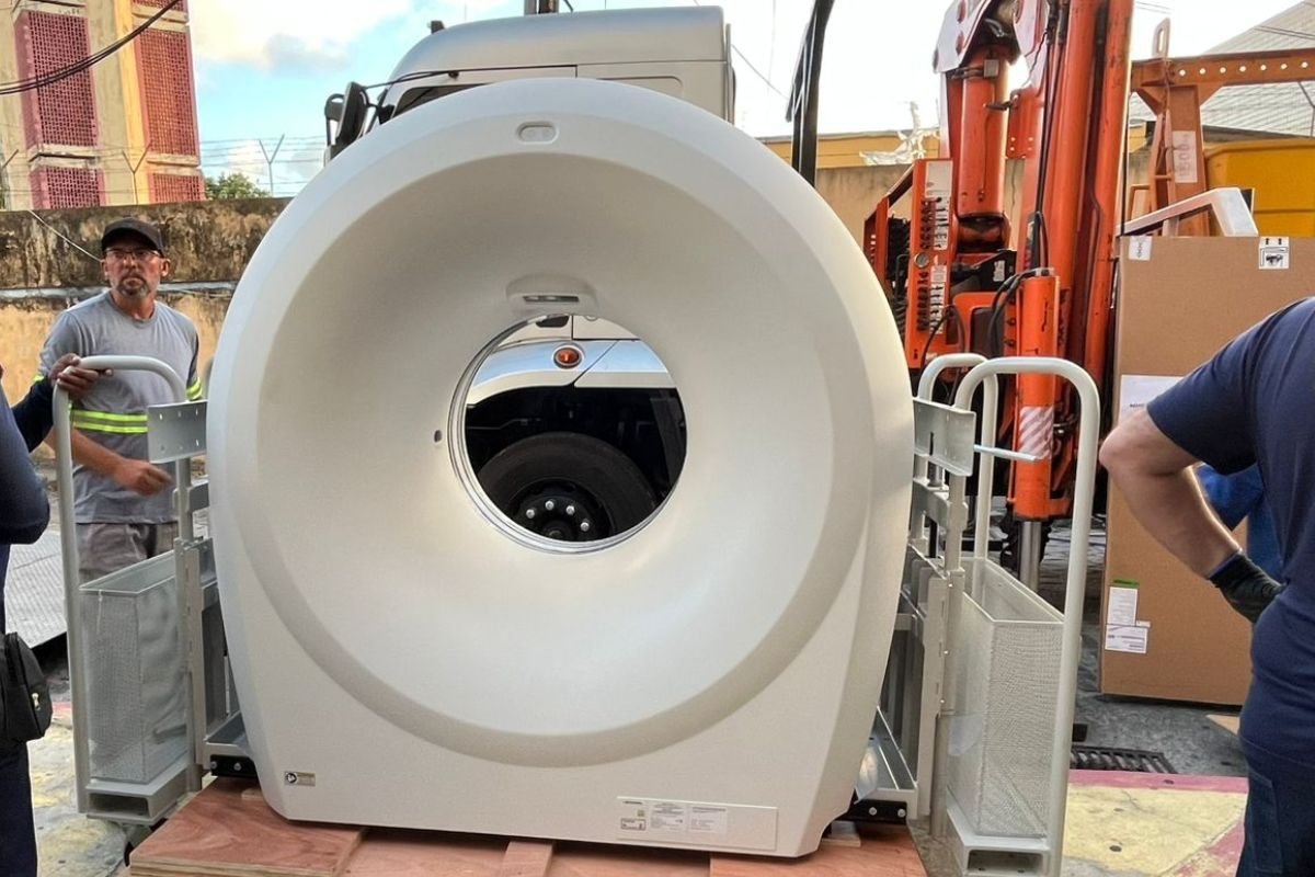 Hospital Walfredo Gurgel recebe novo tomógrafo alugado pelo Governo do RN para reforçar o centro de imagens e garantir continuidade dos exames.