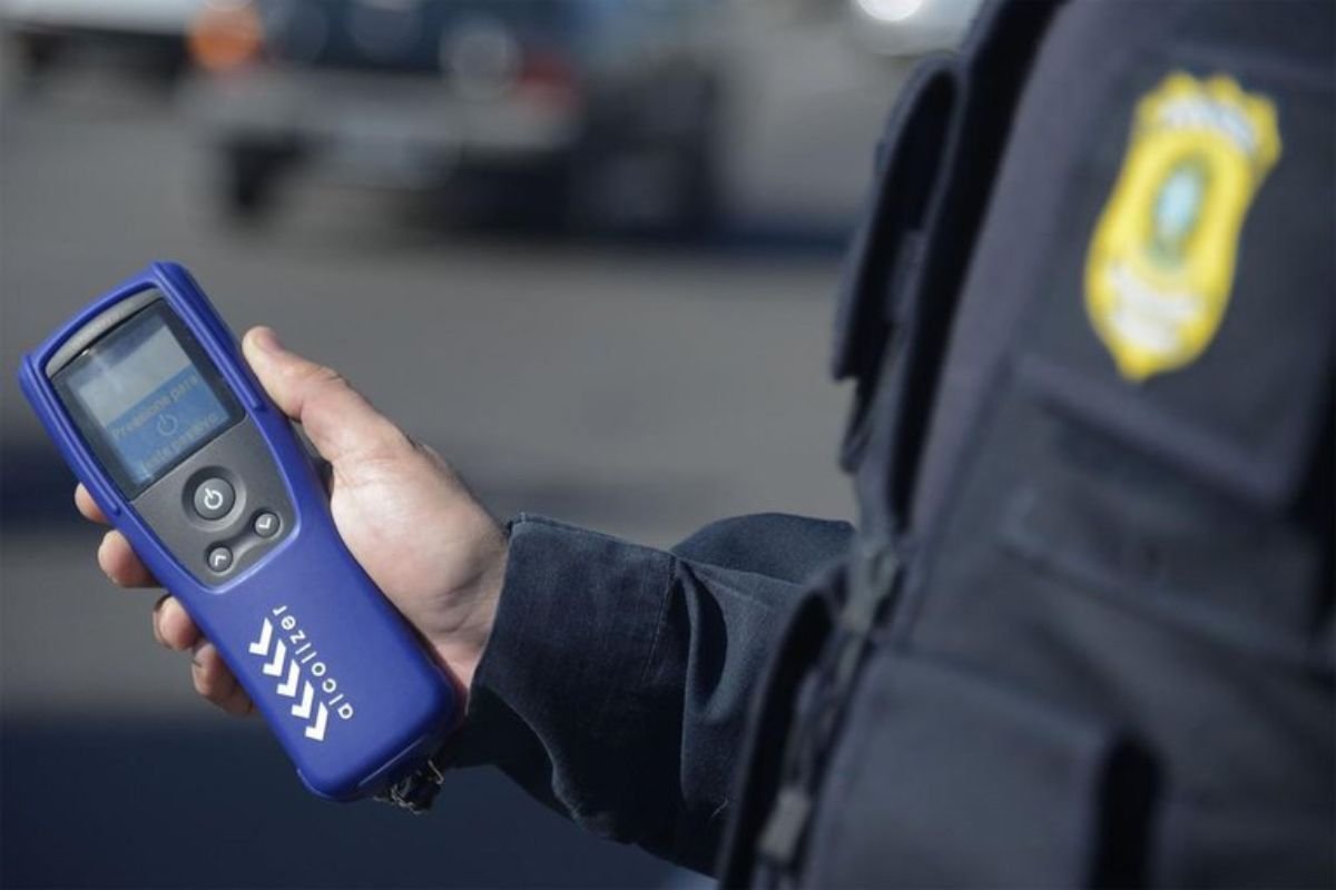 PRF prende dois motoristas por embriaguez ao volante durante a Operação Rodovida no RN. Seis pessoas foram autuadas no feriado de Natal.