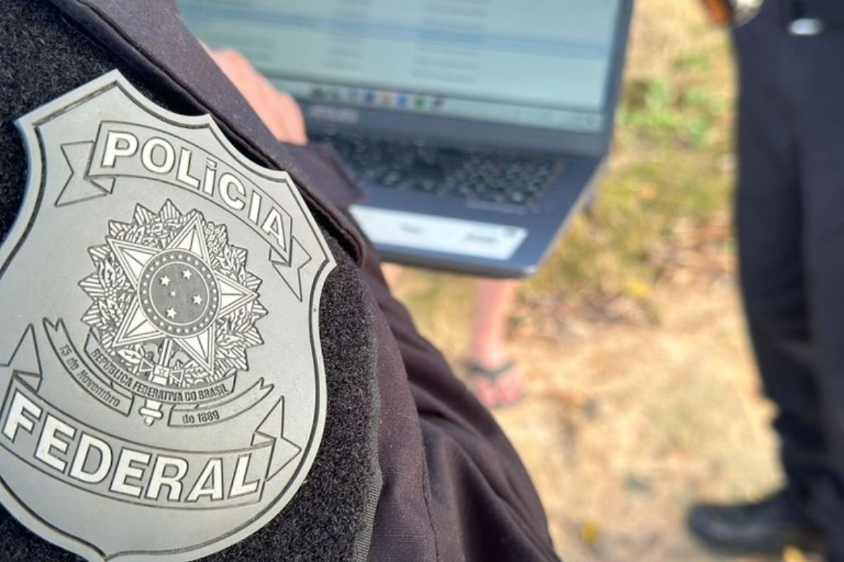 Violência sexual infantil: PF prende suspeito em Natal após encontrar material ilegal durante mandados. Criança é levada ao Conselho Tutelar.