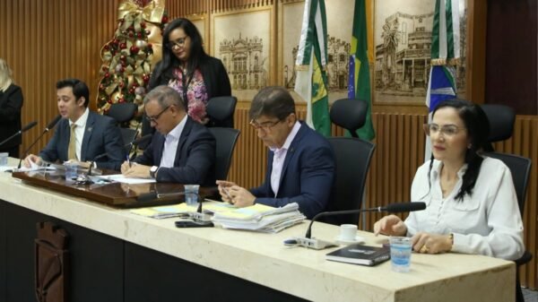 Semana da Família Cristã Conservadora é aprovada na Comissão de Justiça da Câmara de Natal e segue tramitação com debates sobre direitos e pautas religiosas.