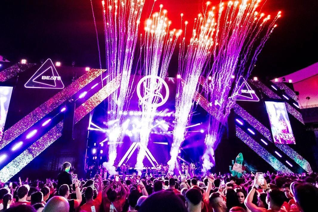 Carnatal 2025 começa nesta sexta (5) na Arena das Dunas. Veja horários dos blocos e onde assistir à transmissão ao vivo pela TV Ponta Negra e YouTube.