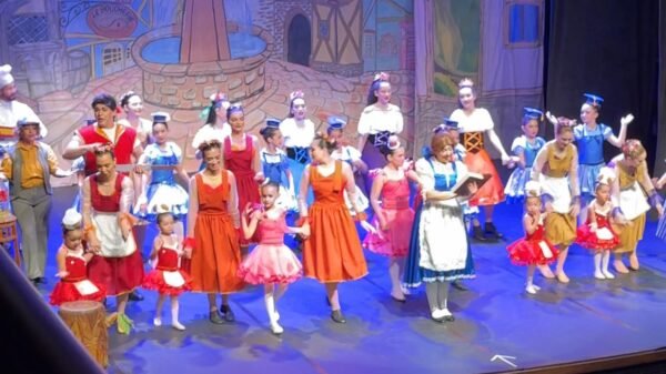 Cia do Movimento em apresentação no Teatro Alberto Maranhão