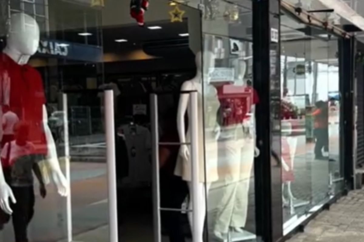 O Natal de Luz e Prêmios 2025 começa em 10 de dezembro e oferece carro, caminhão de prêmios e smartphones para quem comprar nas lojas participantes.