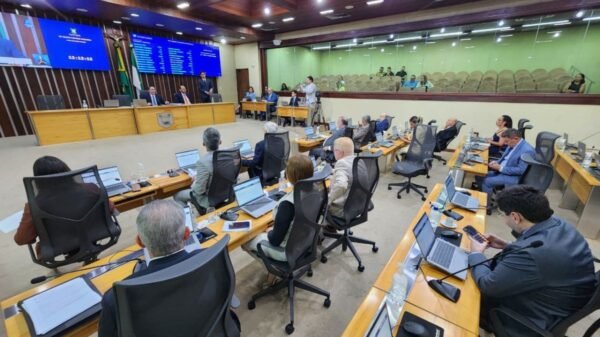 A ALRN aprovou novas regras para o repasse de impostos aos municípios, com crédito diário do IPVA, repasse semanal do ICMS e mais transparência.