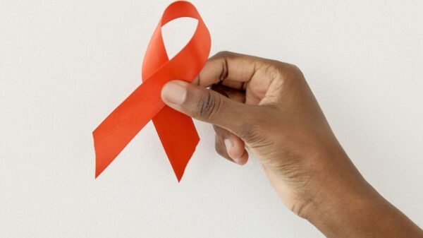 O Dezembro Laranja reforça sinais de alerta, prevenção e avanços no diagnóstico do câncer de pele no Huol-UFRN, segundo dermatologista Vivianne Lira.