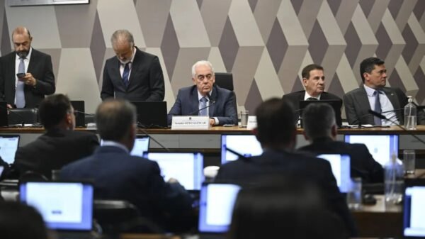 Senado adia votação do PL da Dosimetria, que altera cálculo de penas e progressão de regime, incluindo casos ligados ao 8 de Janeiro.