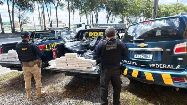 PRF e Receita apreendem 700 kg de maconha em caminhão na BR-101, em Goiana. Motorista disse que levaria a carga de SP para o RN.