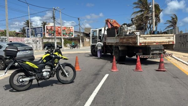 STTU inicia implantação de faixa elevada na Avenida Café Filho, na Praia do Meio, para reforçar a segurança de pedestres.