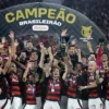 Samuel Lino comemora gol da vitória do Flamengo sobre o Ceará no Maracanã pelo Brasileirão