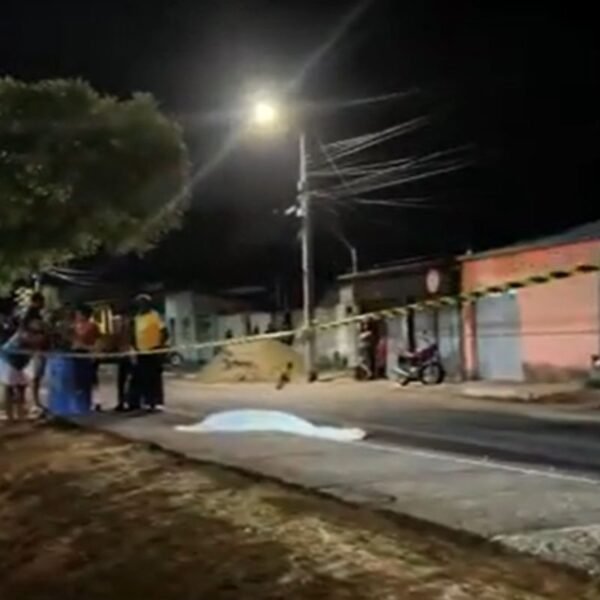 Jovem de 18 anos é morta com nove tiros em Macaíba. Crime ocorreu perto da Praça da Juventude. DHPP investiga o caso.