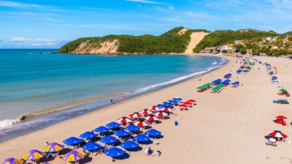 A ocupação hoteleira RN deve crescer no Natal, Réveillon e janeiro, aponta pesquisa da ABIH. Projeções para 2025/2026 superam as do ano anterior.