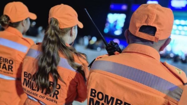 Bombeiros do RN atenderam uma ocorrência de intoxicação alcoólica na orla de Ponta Negra e encaminharam o paciente para a UPA.