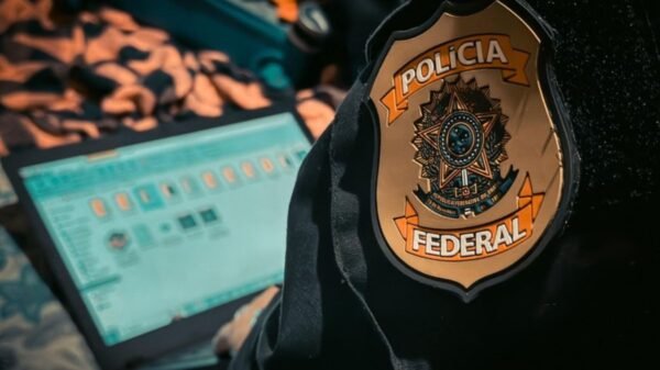Polícia Federal cumpre mandado em Ponta Negra para combater crimes de abuso sexual infantil, alerta para prevenção e orientação de crianças e adolescentes.